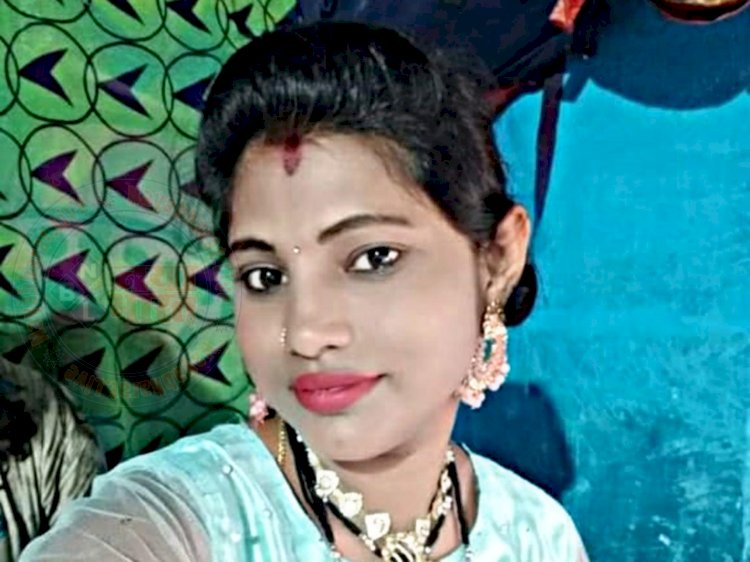CG- महिला पंच ने की आत्महत्या: प्रेम-प्रसंग के चलते तीन बच्चों की मां पंच ने फांसी लगाकर दी जान.... प्रेमी की शादी कही और तय.... फिर जो हुआ.....