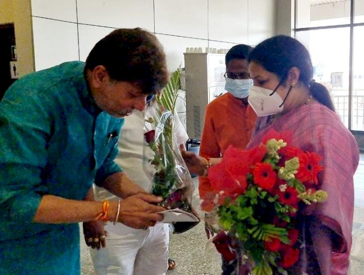 भारतीय जनता पार्टी राष्ट्रीय महामंत्री एवं छत्तीसगढ़ भाजपा प्रदेश प्रभारी श्रीमती डी पुरंदेश्वरी जी का स्वागत सोमवार को जगदलपुर के मां दंतेश्वरी एयरपोर्ट मे भाजपा जिला बस्तर के वरिष्ठ नेताओं ने किया