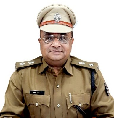 सूरजपुर के वरिष्ठ पत्रकार उपेन्द्र दुबे के परिवार के मृत सदस्यों को पुलिस अधीक्षक राजेश अग्रवाल ने दी श्रद्धांजलि.... चिकित्सालय में मिले उपेन्द्र दुबे से.... जल्द स्वस्थ होने ईश्वर से की कामना....