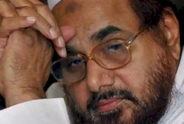 एनआईए कोर्ट : ने आतंकी संगठन लश्करे तैयबा के सरगना हाफिज सईद, हिजबुल के प्रमुख सैयद सलाउद्दीन, कश्मीरी अलगाववादी नेता यासीन मलिक, शब्बीर शाह, मसरत आलम व अन्य के खिलाफ आरोप तय करने का आदेश दिया है।