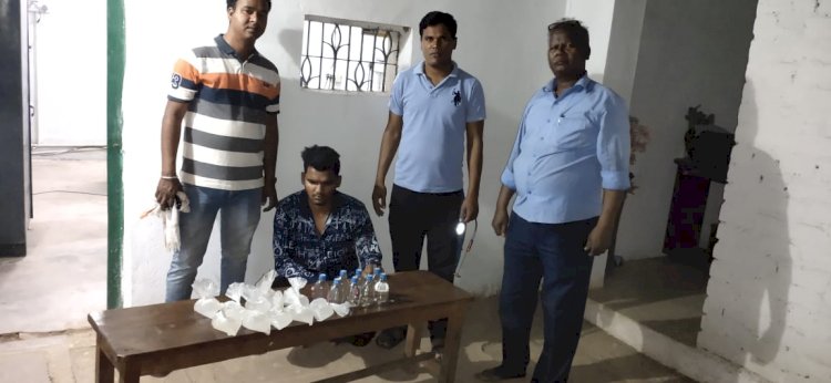 थाना पचपेड़ी पुलिस द्वारा अवैध शराब बिक्री करने वालो पर लगातार की जा रही कार्यवाही कोकड़ी से अवैध महुआ शराब के साथ एक गिरफ्तार पढ़े पूरी खबर