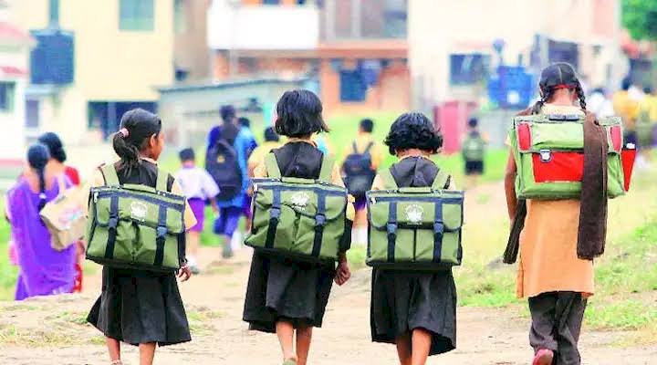 DHAMTARI स्कूल खुलने का समय बदला...भीषण गर्मी को देखते हुए जिले की शालाएं 29 मार्च से सुबह संचालित होंगी.... कलेक्टर ने जारी किया आदेश...