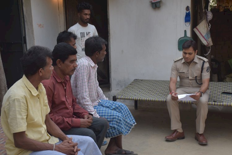 ग्रामीणों की समस्याएं सुनने घर-घर जा रही पुलिस