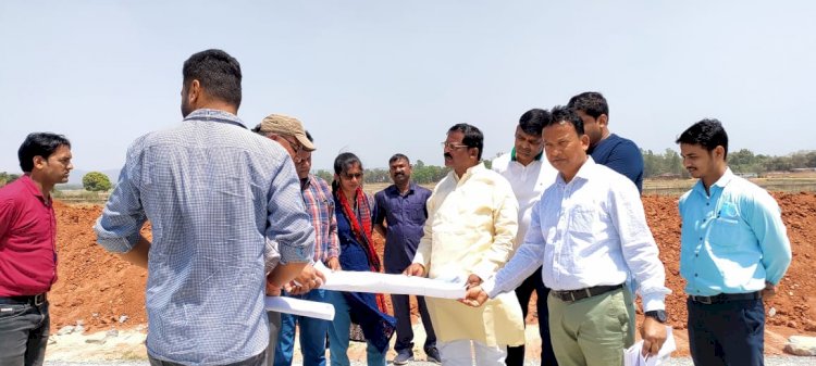खाद्यमंत्री ने किया दरिमा एयरपोर्ट का निरीक्षण कार्य मे प्रगति लाने के दिये निर्देश