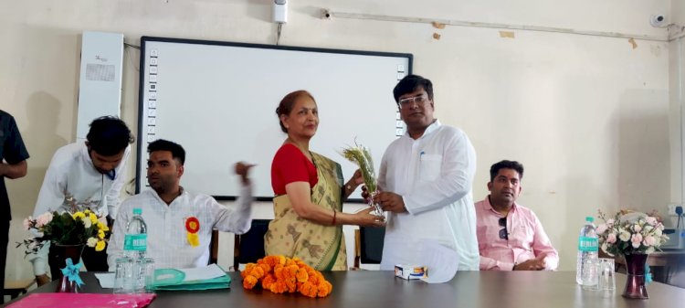 ऑनलाइन परीक्षा की मांग पूरी होने पर शासकीय लाहिड़ी महाविद्यालय के छात्र-छात्राओं ने किया आभार कार्यक्रम का आयोजन, क्षेत्रीय विधायक डॉ. विनय जायसवाल रहे मौजूद…..