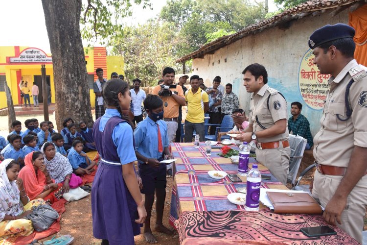 तुंहर पुलिस तुंहर द्वार के अंतर्गत कोरबा पुलिस पहुंची गाँव में, पुलिस अधीक्षक स्वयं जा रहे गांव गांव, मौके पर ही समस्याओं का हो रहा निराकरण