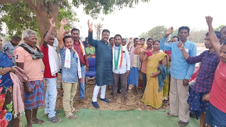 संसदीय सचिव रेखचंद जैन के कार्यों से प्रभावित होकर ग्राम लैण्ड्रा के पूर्व सरपंच धीरनाथ कश्यप ने कांग्रेस की सदस्यता ग्रहण की