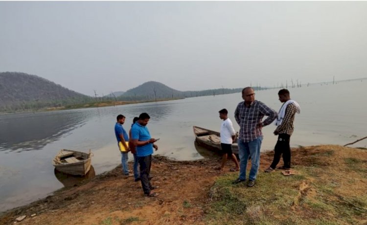 CG ब्रेकिंग - सोंढुर डैम में दो लड़कियां डूबी....शादी के कार्यक्रम में शामिल होने आये थे युवक, युवतियां....डैम घूमते वक्त नाव में पानी भरने से हुआ बड़ा हादसा.... 5 की बचाई जान 2 की मौत.... पढ़िए पूरी खबर...