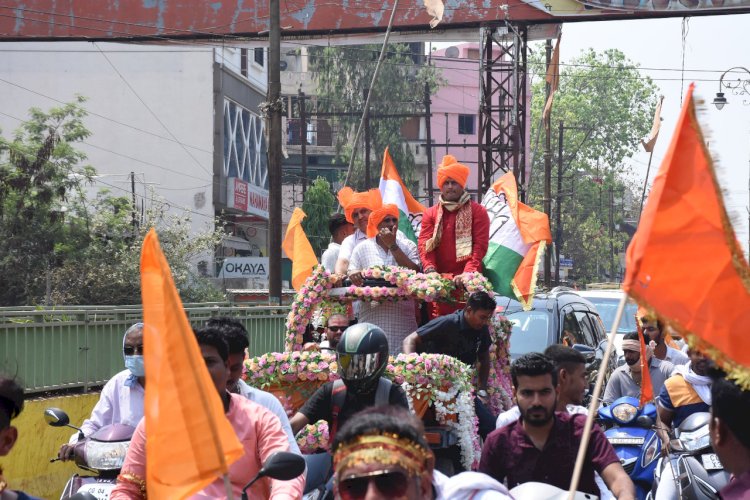 हिन्दू नव वर्ष पर भव्य शोभा रैली निकालकर विधायक विकास उपाध्याय ने क्षेत्र की जनता को बधाई और शुभकामनाएँ दी... मंदिरों में आतिशबाजी के साथ मिठाई बांट कर ध्वज फहराया गया.. शोभा रैली में हजारों की संख्या में क्षेत्र के लोग सम्मिलित हुए