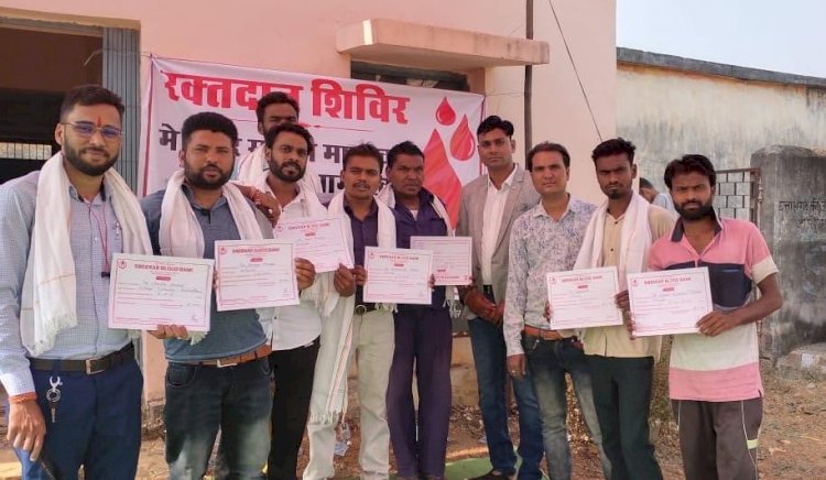 CG:निनवा युवा समिति एवं युवा हेल्पिंग क्लब..पुलिस जवान संदीप साहु बेमेतरा के नेतृत्व में रक्त दान शिविर का आयोजन किया गया ..15 लोगों ने शिविर में किये ब्लड डोनेशन