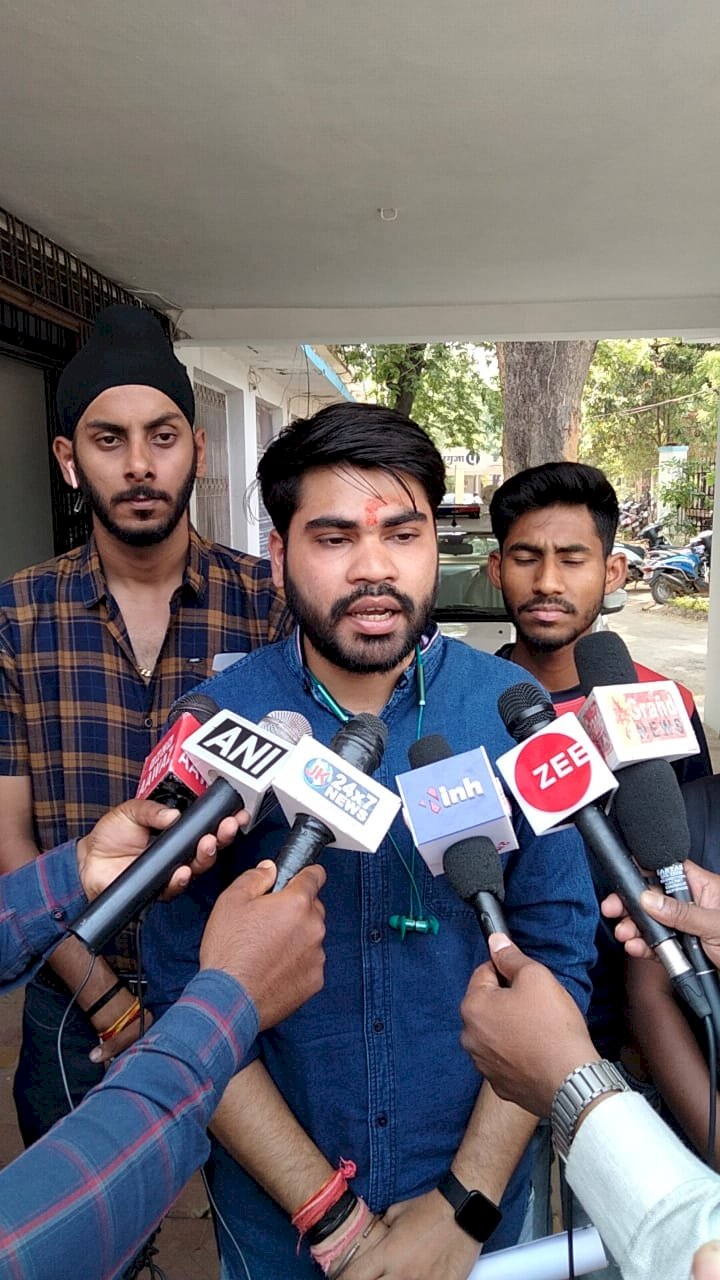 जिले की यातायात व्यवस्था दुरुस्त करने की मांग-आज़ाद सेवा संघ ने सौंपा SP को ज्ञापन