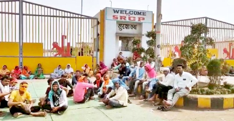 श्री रायपुर सीमेंट में ग्रामीणों का हंगामेदार धरना प्रदर्शन: रोजगार एवं बुनियादी सुविधाओं के लिए सीमेंट संयंत्र के गेट पर धरना...नहीं मिला रोजगार ,सयंत्र की वादाखिलाफी के कारण ग्रामीणों मे जबरदस्त आक्रोश...पढ़िए ग्रामीणों की प्रमुख माँग….