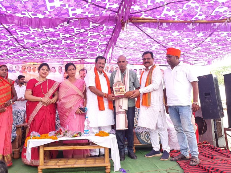 CG BEMETARA:विभिन्न विकास कार्यो के भूमिपूजन में केशडबरी पहुँचे सांसद विजय बघेल