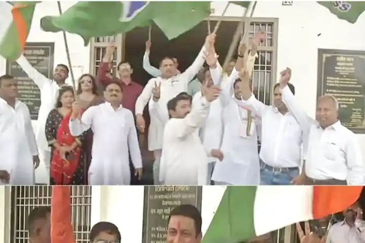 छत्तीसगढ़ के खैरागढ़ उपचुनाव में कांग्रेस ने जीत दर्ज कर ली और बीजेपी की सारे दांव पेच फेल फिर हार गई उपचुनाव.
