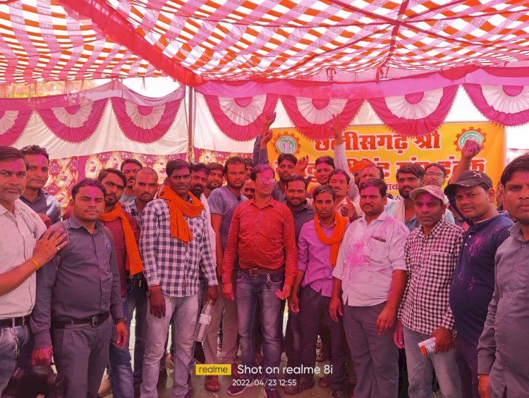 श्री सीमेंट में मजदूरों की काम बंद हड़ताल समाप्त-
सयंत्र प्रबंधन और मजदूरों के मध्य मांगों के लेकर लिखित मे हुआ समझौता......मजदूरों में खासा उत्साह