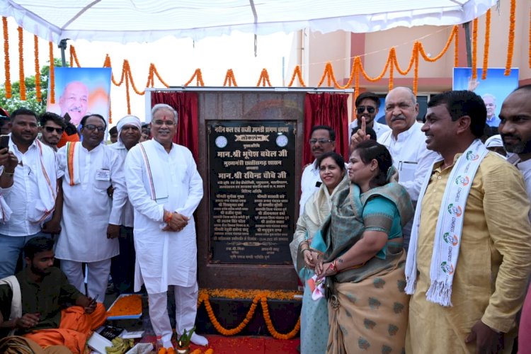 CG हाईटेक मंडी शुरू: CM बघेल ने 11 करोड़ रुपये की लागत से बने मंडी का किया उद्घाटन…मंडी के आरंभ हो जाने से अब किसानों के लिए बढ़ेंगे आर्थिक अवसर… किसानों को सौगात फिर किसान के साथ CM और मंत्री चौबे ने किया लंच…