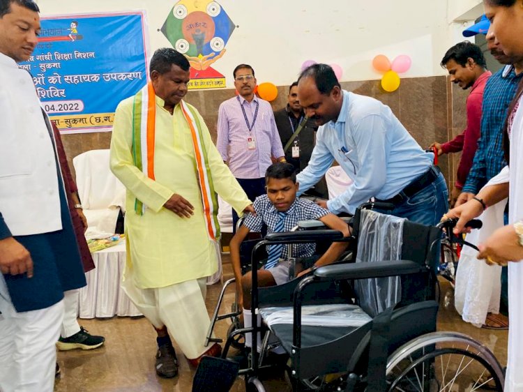 आकार संस्था पहुँचे मंत्री कवासी लखमा, दिव्यांग बच्चों ने किया भव्य स्वागत ..दिव्यांग बच्चों को किए उपकरण वितरण