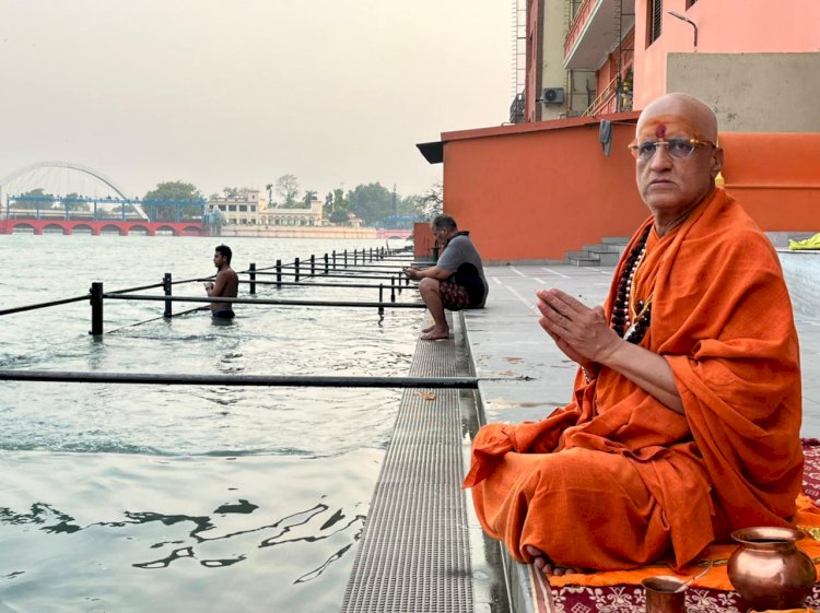शनि अमावस्या पर किया माँ गंगा का अभिषेक पूजन अर्चन व स्नान