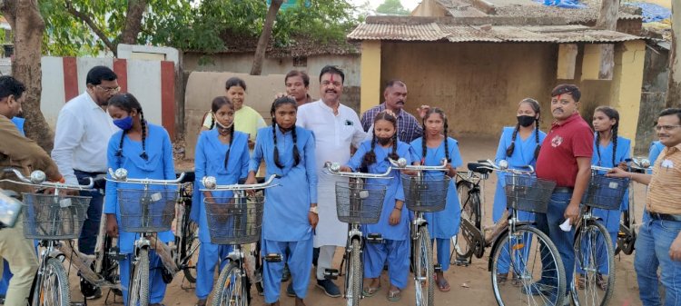 ससंदीय सचिव रेखचंद जैन ने भैरमगंज हाई स्कूल में 73.73 लाख के भवन का लोकार्पण किया