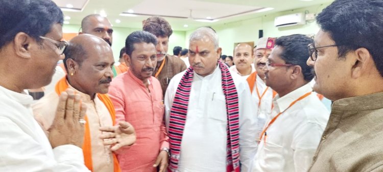 राष्ट्रीय सह संगठन महामंत्री शिव प्रकाश से मिलने पहुचे सुरेश, मनोहर,रघु एवं रवि