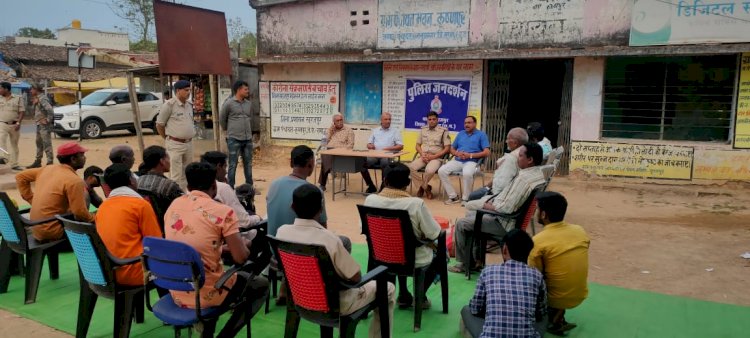 अतिरिक्त पुलिस अधीक्षक ने पुलिस जनदर्शन व चौपाल लगाकर ग्रामीणों की शिकायतों का किया निराकरण... धोखाधड़ी से बचने बैंक, एटीएम की जानकारी न देने की समझाईश...