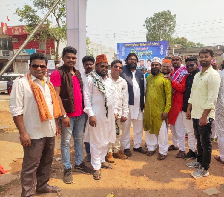 मुक्ति मोर्चा के मुख्य संयोजक व जनता कांग्रेस जे के नेता नवनीत चांद के नेतृव में सभी पदाधिकारियों ने ईद गाह पहुंच मुस्लिम जमात को दी ईद - उल-फितर की दिली मुबारकबाद - मुक्ति मोर्चा/जनता कांग्रेस जे