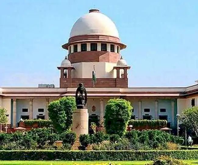 नई दिल्ली: सुप्रीम कोर्ट बुधवार को केंद्र की इस दलील से सहमत नहीं था कि अदालत को राजीव गांधी हत्याकांड के दोषी एजी पेरारिवलन की दया याचिका पर राष्ट्रपति के फैसले का इंतजार करना चाहिए।