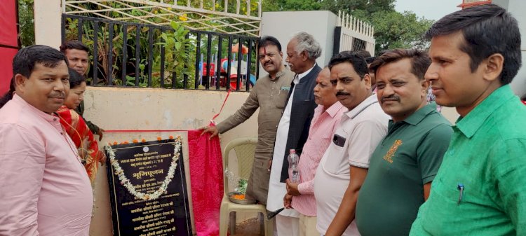 संसदीय सचिव रेखचंद जैन ने मंगडू कचोरा में 23.81 लाख रुपए के सड़क का भूमिपूजन किया