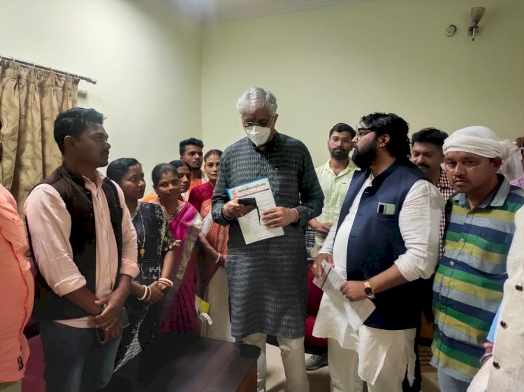 मुक्ति मोर्चा व जनता कांग्रेस जे के नेता नवनीत चांद के नेतृव में प्रदेश स्वास्थ्य व पंचायत मंत्री के बस्तर प्रवास पर मुलाकात कर बस्तर हितेषी 12 सूत्रीय मुद्दो पर चर्चा कर सौंपा ज्ञापन