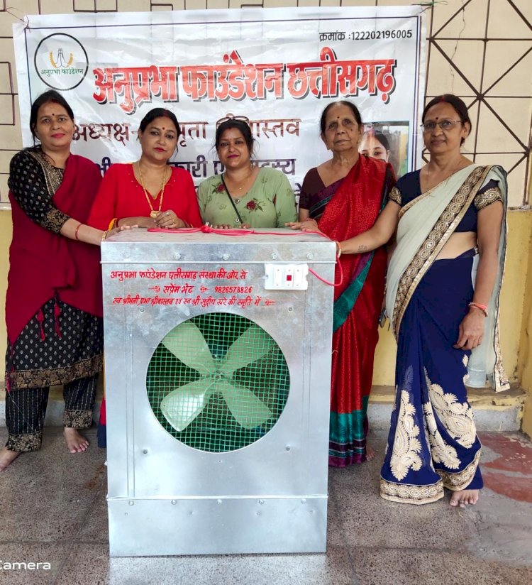 गर्मी से राहत दिलाने किया मंदिर में कूलर वितरण