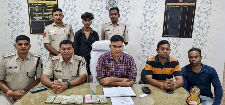 मेन रोड स्थित किरी स्टोर नामक कपडे की दुकान में हुई चोरी के आरोपी को पकड़ने में बस्तर पुलिस को मिली सफलता