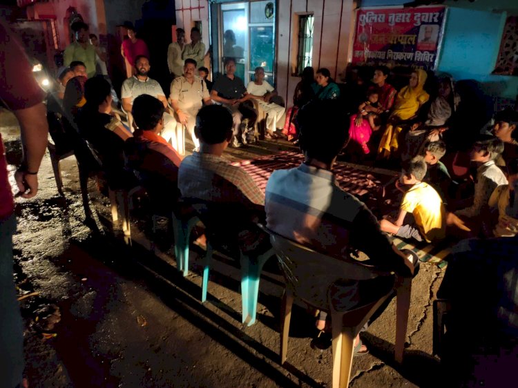 दर्री पुलिस ने चलित थाने में सुनी लोगो की समस्याएं