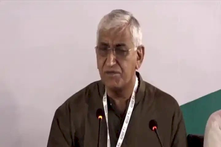 उदयपुर: में कांग्रेस के चिंतन शिविर में छत्तीसगढ़ के स्वास्थ्य मंत्री टीएस सिंहदेव ने पार्टी हाईकमान और प्रदेश के मुख्यमंत्री भूपेश बघेल के सामने अपनी बात रख दी.