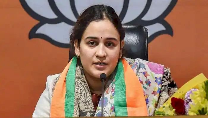 बीजेपी नेता अपर्णा यादव ने भी अपनी बात रखी है,अपर्णा यादव ने 5 जून को राज ठाकरे का अयोध्या में स्वागत किया है, लेकिन इसके लिए उन्होंने एक शर्त भी रखी है.