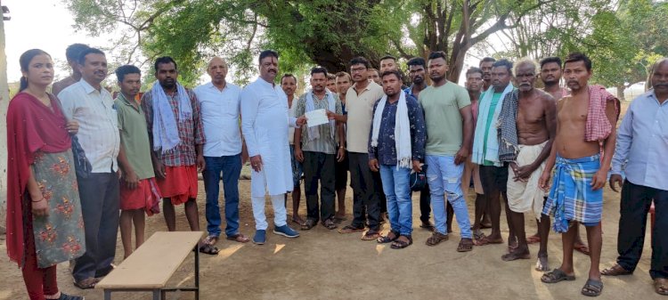 संसदीय सचिव रेखचंद जैन ने मंडई एवं खेल मेला के लिए आमागुडा एवं कस्तूरी पंचायत को सौंपा एक-एक लाख रुपए का चेक