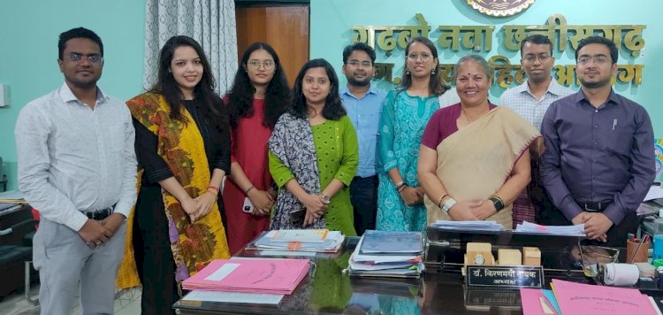 8 प्रशिक्षु आइ ए एस ने महिला आयोग की अध्यक्ष से समझा आयोग का कार्य एवं अन्य गतिविधियां