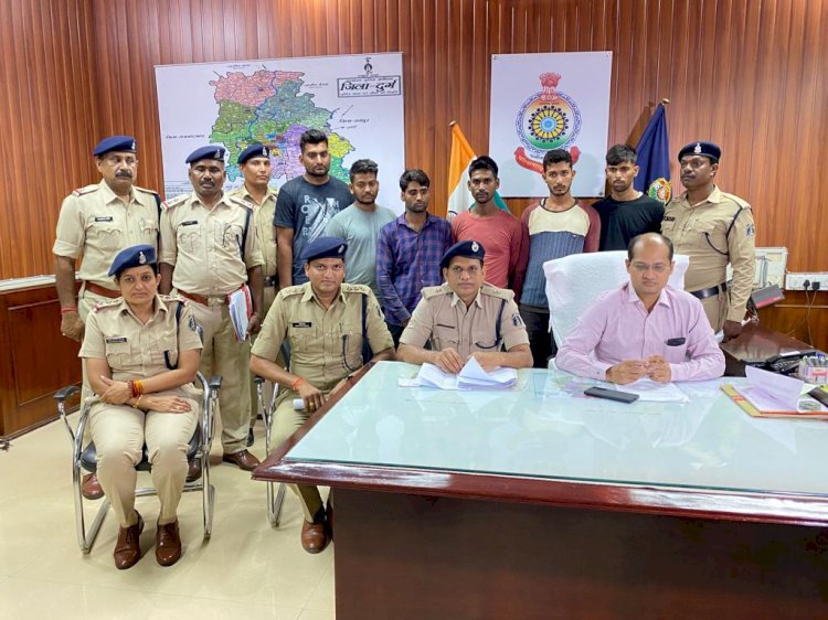 CG- CISF की आरक्षक भर्ती परीक्षा में धांधली का खुलासा: गैंग के सरगना सहित 6 आरोपी गिरफ्तार.... 5-5 लाख रुपए में हुई थी डील.... फर्जी दस्तावेज लेकर बैठे थे बदमाश.... तरीका जान रह जाएंगे दंग......