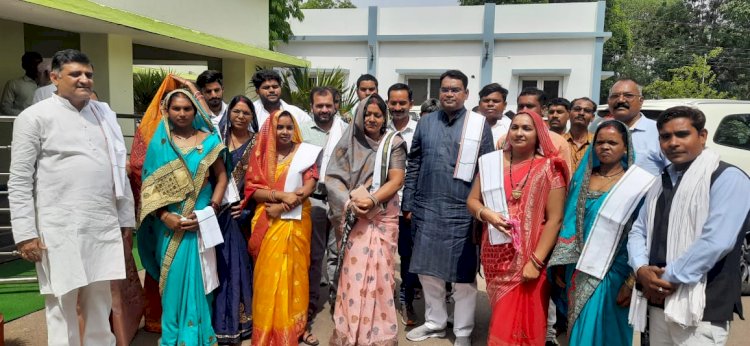CG:जिले की बड़ी खबर:बेमेतरा जनपद पंचायत अध्यक्ष का हुआ चुनाव रेवती साहु बनी अध्यक्ष..नवागढ़ विधायक समर्थक बनी अध्यक्ष..विश्राम गृह में लगे गुरूदयाल सिंह बंजारे जिंदाबाद