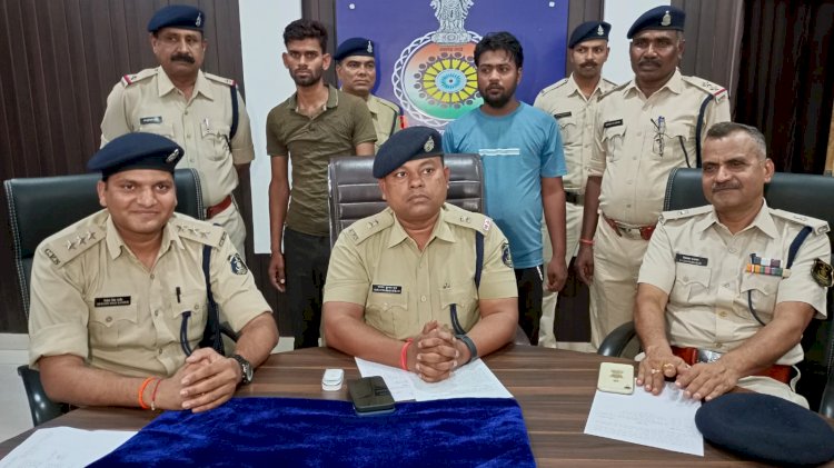 CG- CISF की आरक्षक भर्ती परीक्षा में धांधली : आगरा से पकड़े गए फरार आरोपी,गैंग के सरगना सहित 6 आरोपी पहले ही गिरफ्तार.... 5-5 लाख रुपए में हुई थी डील.... फर्जी दस्तावेज लेकर बैठे थे बदमाश.... तरीका जान रह जाएंगे दंग......