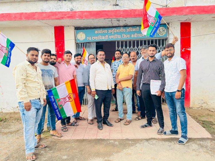 परदेसिया जैसे शब्दों का इस्तेमाल करते हुए भरे मंच से जैन मुनियों का अपमान करने वाले
छ.ग. क्रांति सेना के अध्यक्ष के खिलाफ एफ आई आर दर्ज करने व गिरफ्तारी हेतु जिलाधीश कबीरधाम को दिया गया ज्ञापन।