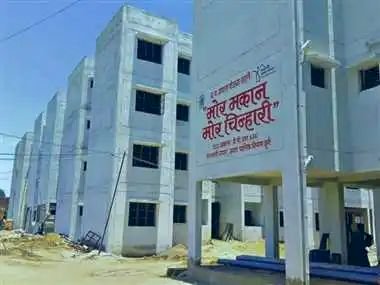 छ.ग के सीएम के मोर मकान मोर चिन्हारी और केन्द्र के पीएम आवास योजना में जाने को तैयार नहीं अवैध झुग्गीवासी?