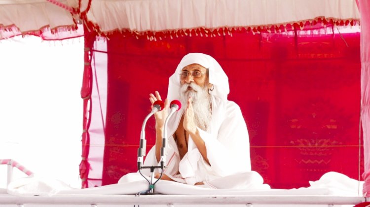 जिज्ञासु राजा के प्रसंग से समझाया जो खुद बंधन में है वो दूसरे का बंधन नहीं खोल सकता