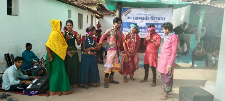 गीत-संगीत के माध्यम से कला जत्था-नाचा दल द्वारा दी जा रही शासकीय योजनाओं की जानकारी साथ ही,प्रचार पुस्तिकाओं का भी किया जा रहा वितरण,पढ़े पूरी जानकारी....