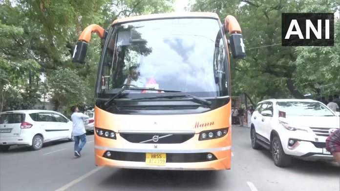 राज्यसभा चुनाव ब्रेकिंग : क्रॉस वोटिंग का डर…कांग्रेस विधायकों को लाया जा रहा है राजधानी...कांग्रेस को राज्यसभा सीट बचाने की चिंता…..रायपुर के होटल व कुछ रिसार्ट में ठहराने की तैयारी ,एयरपोर्ट पर बढ़ाई गई सुरक्षा…जाने क्या है गणित और संख्या बल …