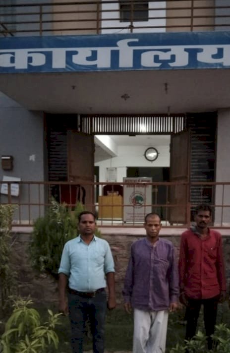 विगत 12 वर्षो से लापता गुमशुदा को तलाशने मे सफल हुई लोहारा पुलिस
2010 से बिना कुछ बताय घर से निकला था गुमसुदा
परिजनों ने 2019 मे दर्ज कराई थी गुमसुदगी की रिपोर्ट
भरतपुर राजस्थान से तलाश कर गुमशुदा को सौपा परिजनो को