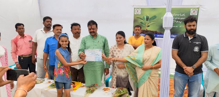 प्रण करो उन मंजिलों के कांटे हम हटाएंगे-अपने पर्यावरण दिवस पर नये फूल हम लगाएंगे - रेखचंद जैन