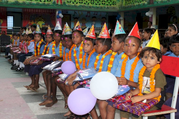 सुकमा जिले में धूमधाम से मनाया गया, शाला प्रवेशोत्सव..सलवा जुडूम के दौरान नक्सल हिंसा से ध्वस्त 97 बंद पड़े स्कूल हुए पुनः प्रारंभ