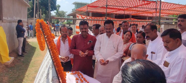 मिलन संघ के श्री राधा कृष्ण मंदिर निर्माण भूमिपूजन में शामिल हुए संसदीय सचिव एवं क्रेडा अध्यक्ष