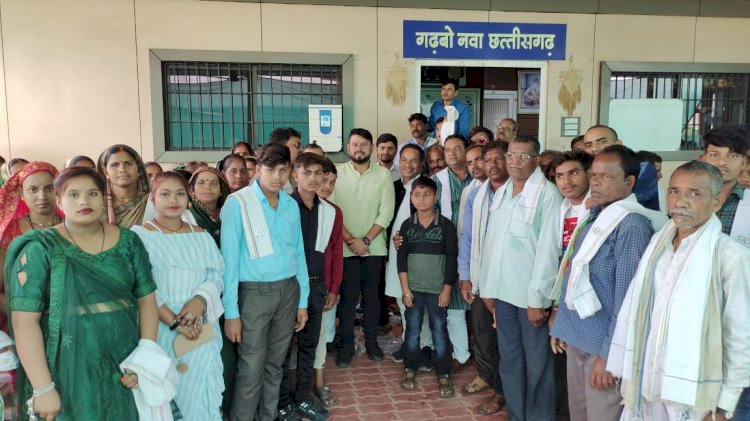CG:किरीतपुर के दबंग सरपंच जीवन गायकवाड़ अपने सैकड़ों समर्थको के साथ किया कांग्रेस प्रवेश..बेमेतरा विधायक आशीष छाबड़ा के समक्ष कांग्रेस प्रवेश किये जहां विधायक जी ने सरपंच सहित सभी को कांग्रेसी गमछा पहनाकर प्रवेश कराया