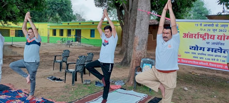 लखनपुर में जनपद स्तरीय अंतरराष्ट्रीय योग दिवस का हुआ आयोजन जनपद उपाध्यक्ष हुए शामिल